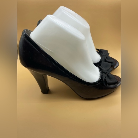 Sofft Women's Sz 9.5M Purple Patent Leather Peep Toe Heels Black Bows, Preowned - Picture 3 of 14